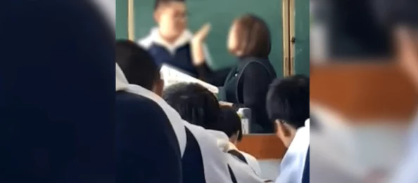 男生坤巴立了照片，网友热议其独特风格与创意表现，引发社交媒体广泛关注和讨论